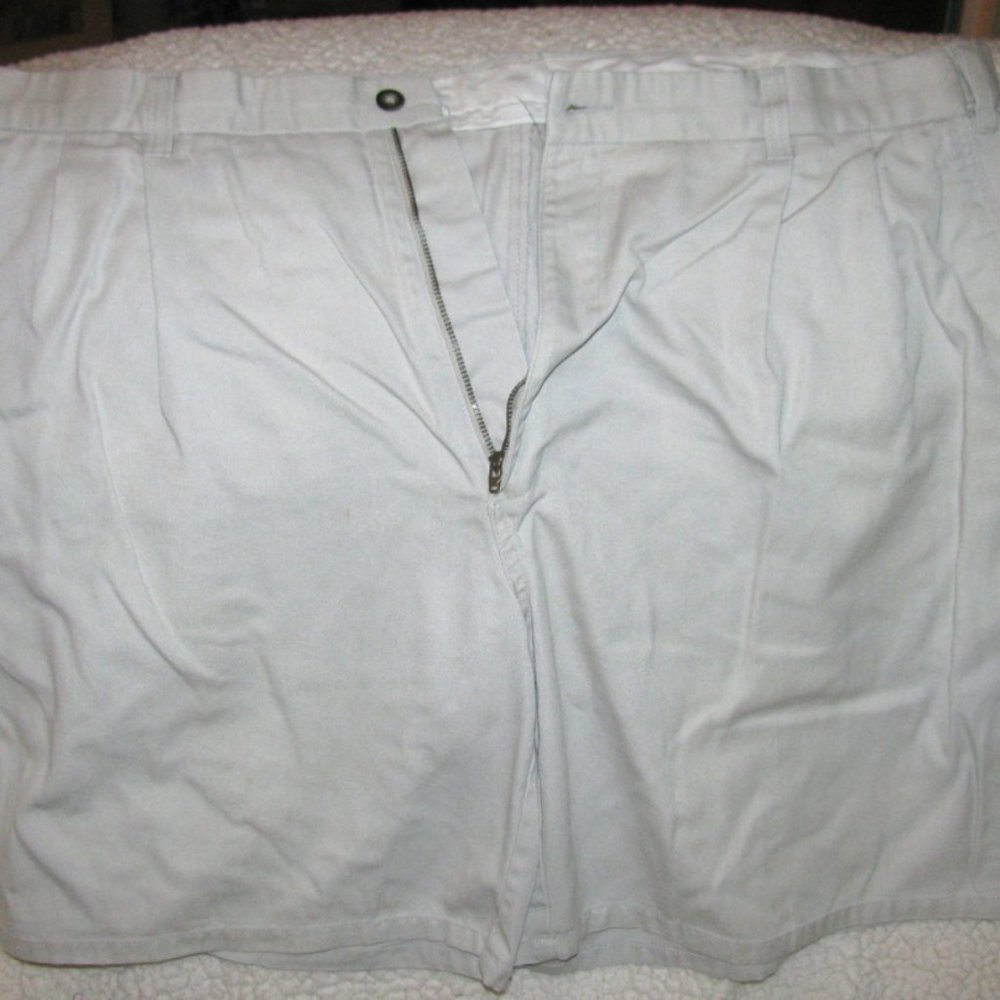Men's Beige Cotton Pleated SHORTS Size 42W